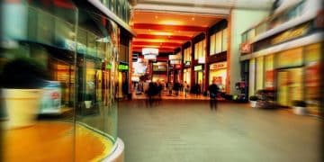 Consumer Spending Plunges 0.8%: What's Behind the Economic Uncertainty? - Cover Image