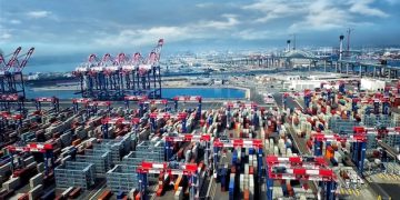 Supply Chain Disruptions: Adapting US Businesses in 2025 - Cover Image