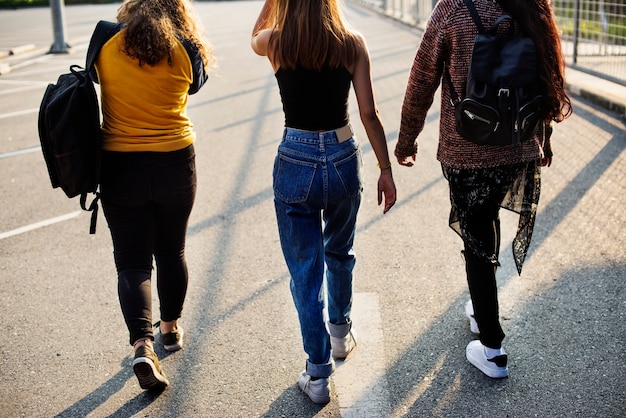 Navigating College Admissions: Early vs. Regular Decision Expert Advice